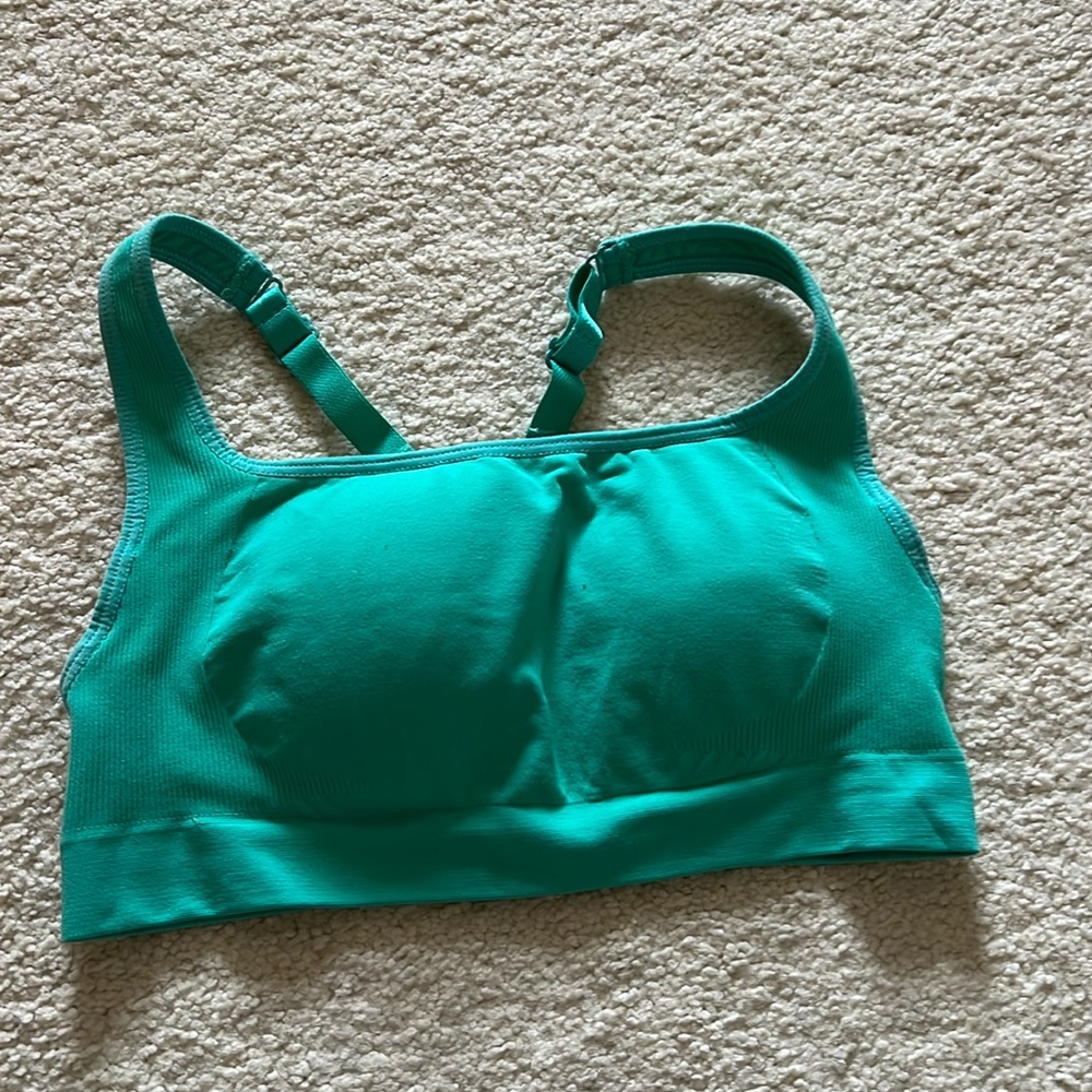 Women’s athleta sports bra